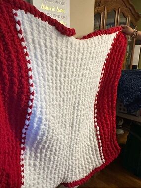 Red & White Chunky Knit blanket - Classic Contrast